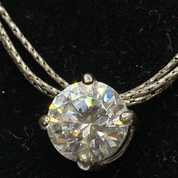 Elegant Silver Vintage Necklace with Clear Pendant - Picture 2 of 6